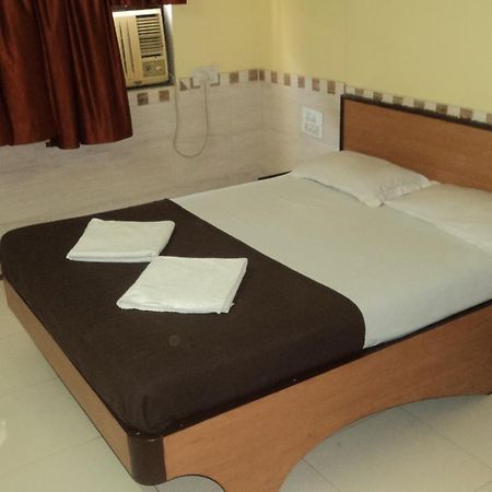 Girija Payyade Hotel Kalyan Ngoại thất bức ảnh