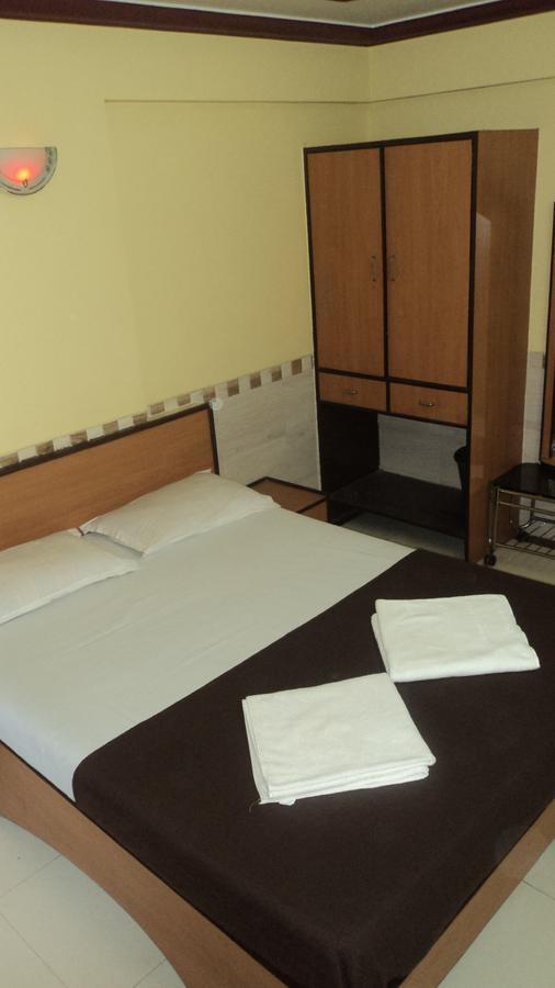 Girija Payyade Hotel Kalyan Ngoại thất bức ảnh