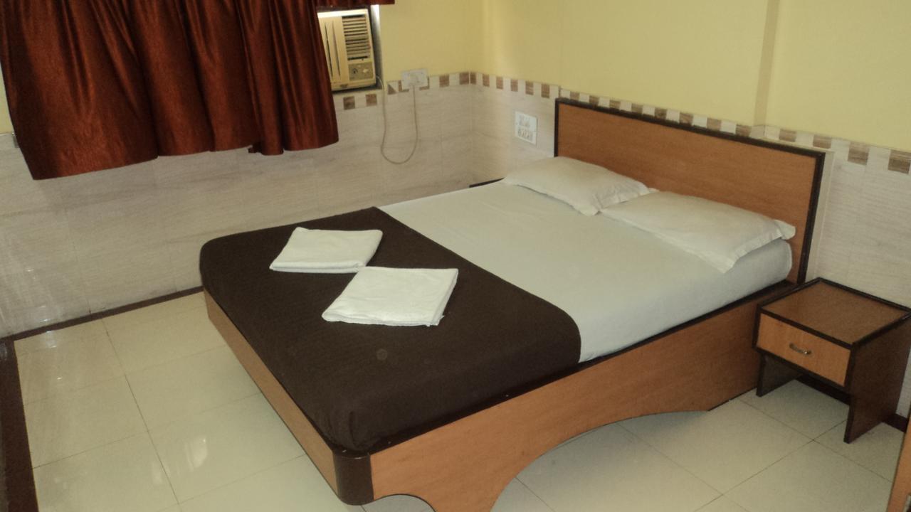 Girija Payyade Hotel Kalyan Ngoại thất bức ảnh