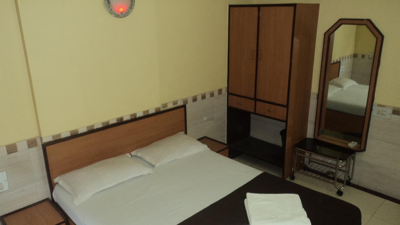 Girija Payyade Hotel Kalyan Ngoại thất bức ảnh