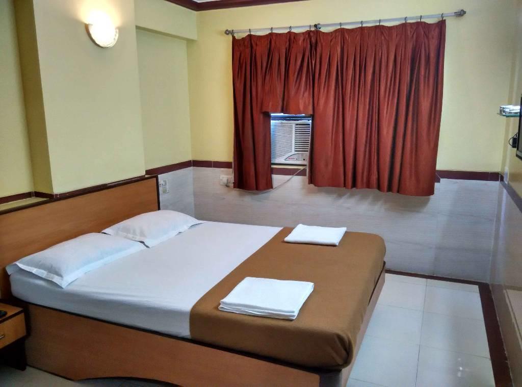 Girija Payyade Hotel Kalyan Ngoại thất bức ảnh
