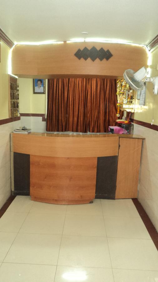 Girija Payyade Hotel Kalyan Ngoại thất bức ảnh