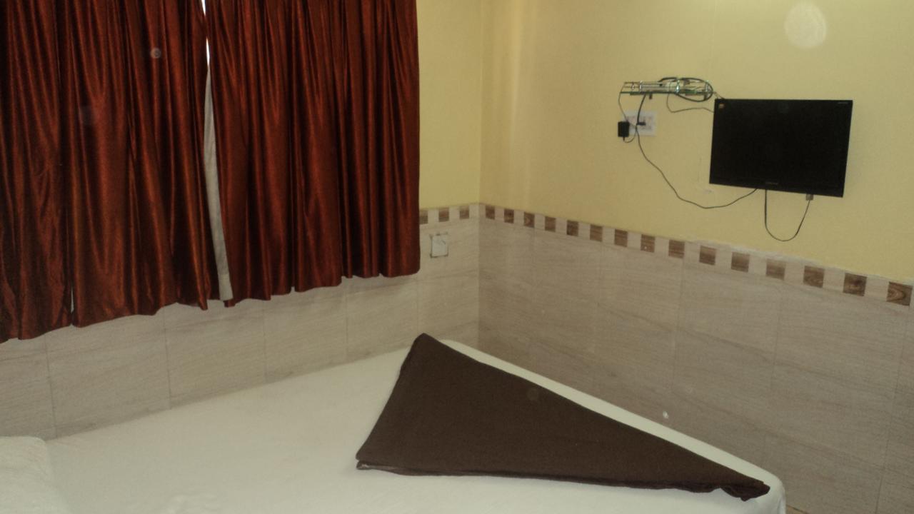 Girija Payyade Hotel Kalyan Ngoại thất bức ảnh