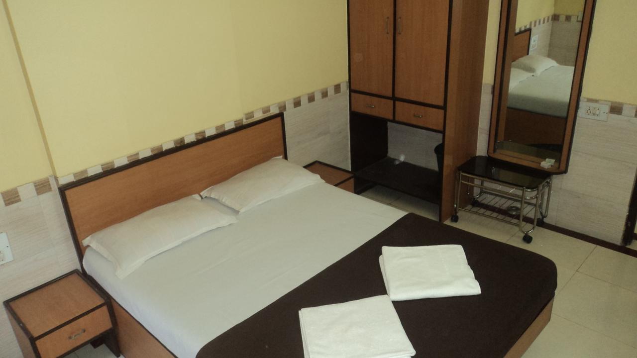 Girija Payyade Hotel Kalyan Ngoại thất bức ảnh