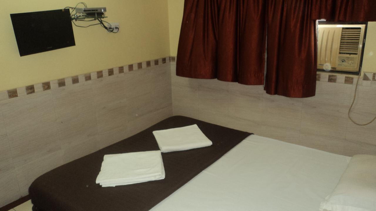 Girija Payyade Hotel Kalyan Ngoại thất bức ảnh