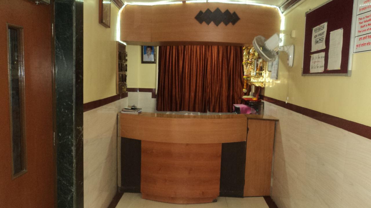 Girija Payyade Hotel Kalyan Ngoại thất bức ảnh