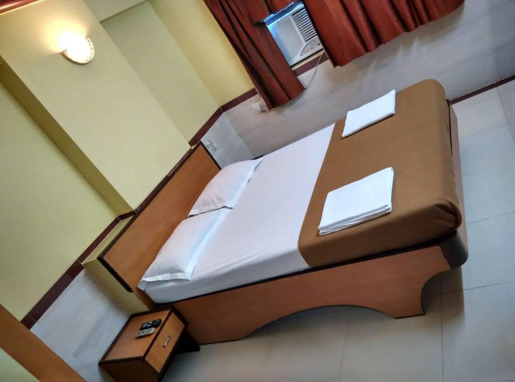 Girija Payyade Hotel Kalyan Ngoại thất bức ảnh