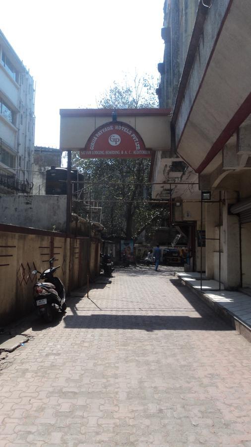 Girija Payyade Hotel Kalyan Ngoại thất bức ảnh