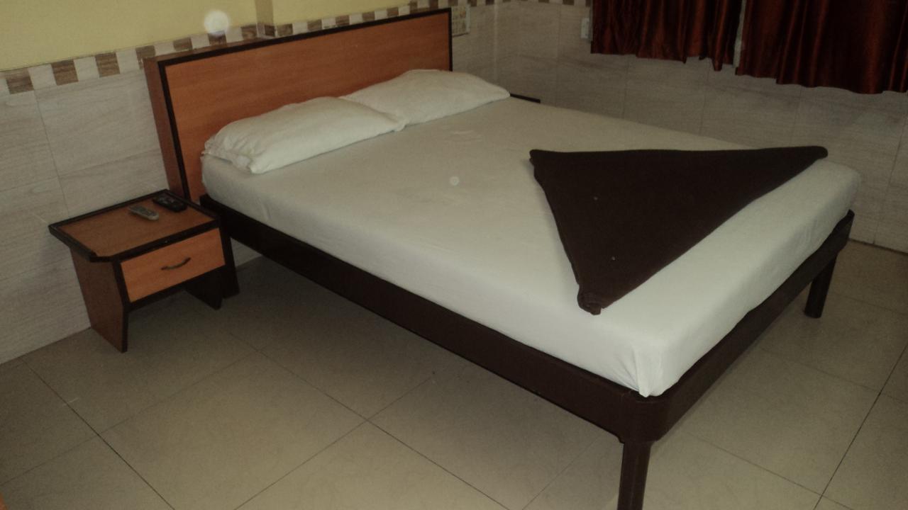 Girija Payyade Hotel Kalyan Ngoại thất bức ảnh