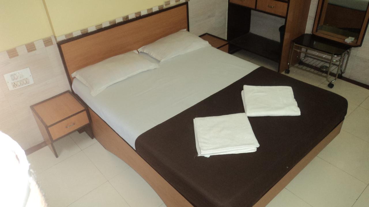 Girija Payyade Hotel Kalyan Ngoại thất bức ảnh