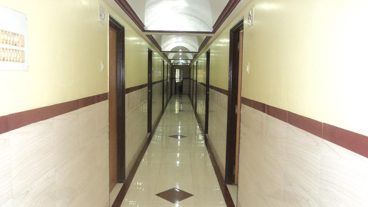 Girija Payyade Hotel Kalyan Ngoại thất bức ảnh